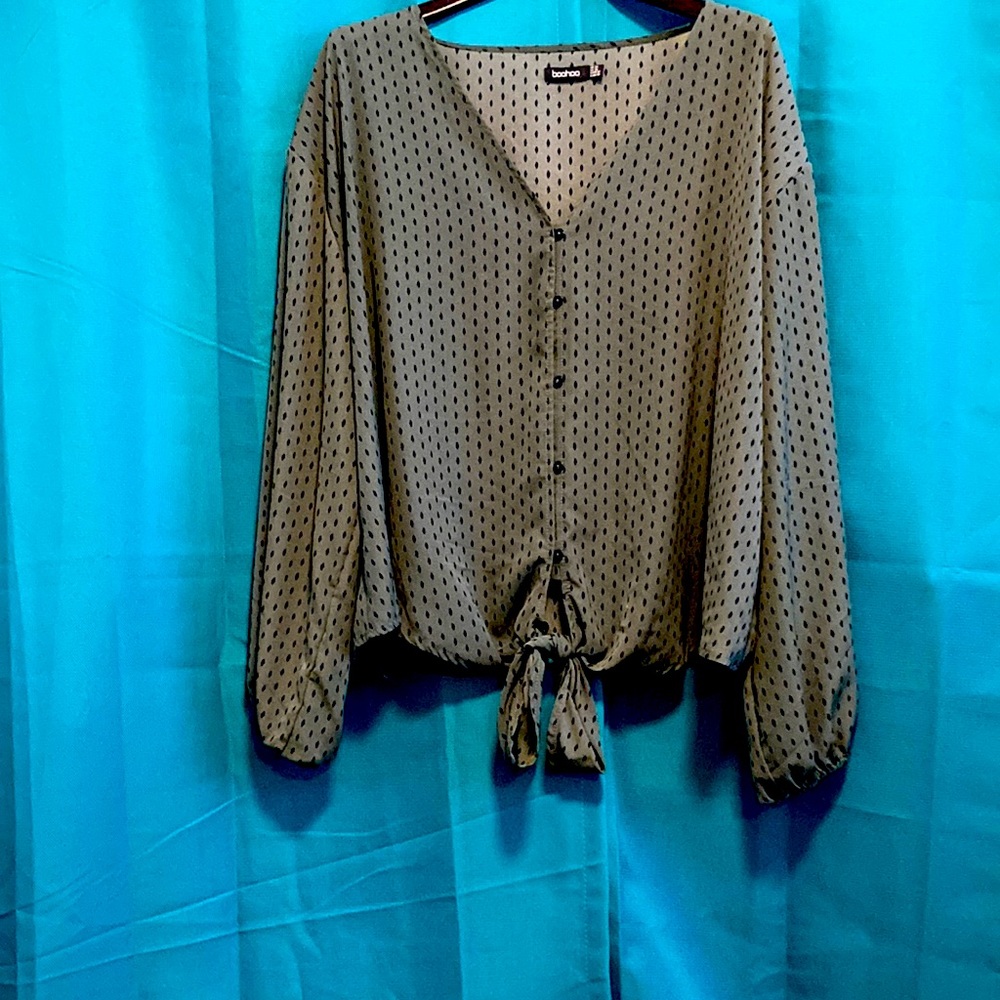 Boohoo sz 20 or XXL loose flowing Boohoo tie blouse😎